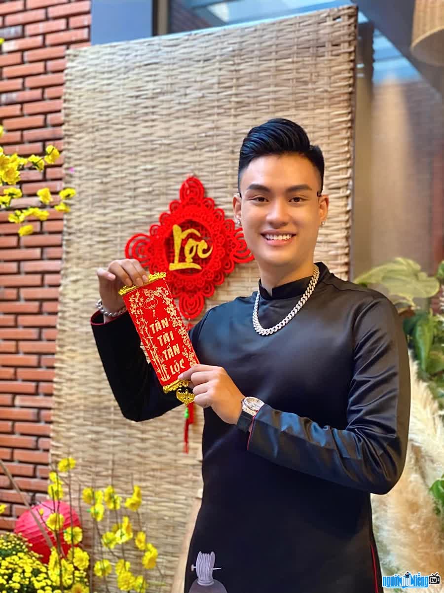 Chi Tiết Về Anh Áo Đen Đại An