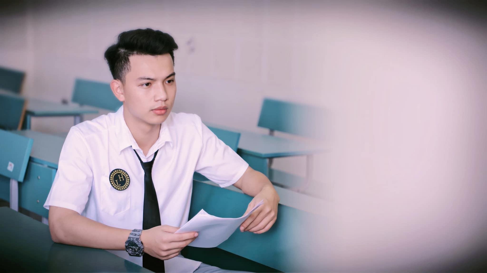 Chi tiết về cuộc đời và sự nghiệp của Trần Việt Hoàng