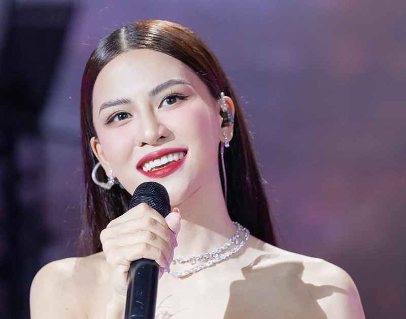Chi Tiết Về Hà Nhi