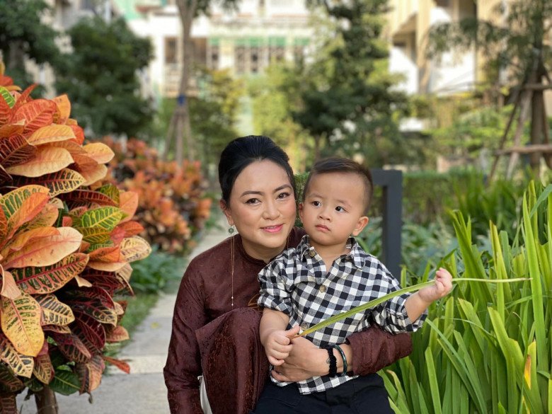 Chi Tiết Về Văn Thùy Dương