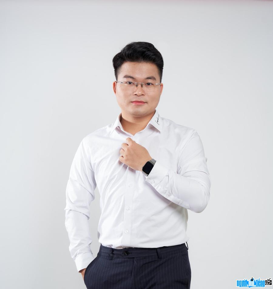 Cuộc Đời và Sự Nghiệp Nguyễn Phan Tiến