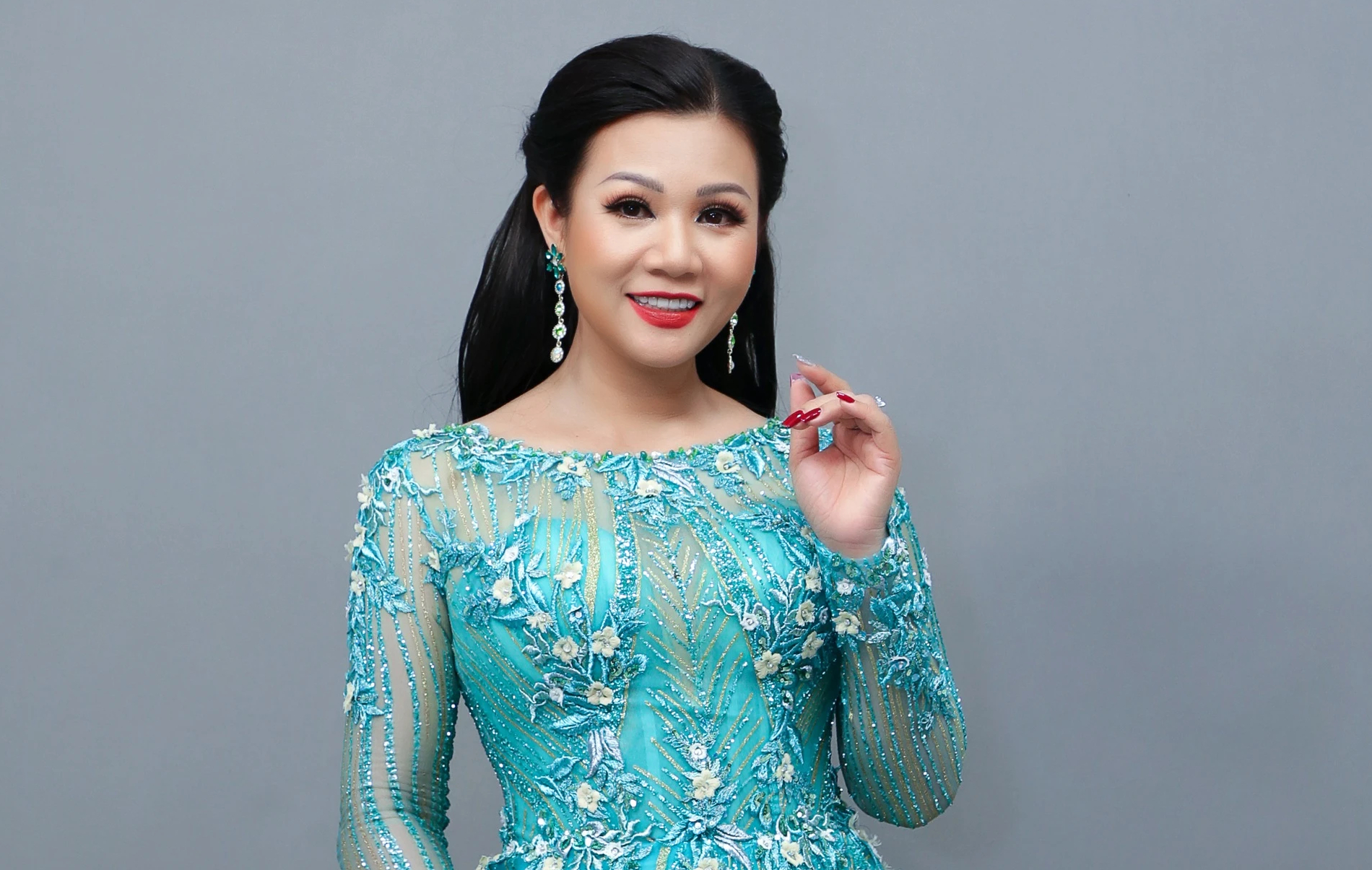 Dương Hồng Loan: Cuộc Đời và Sự Nghiệp