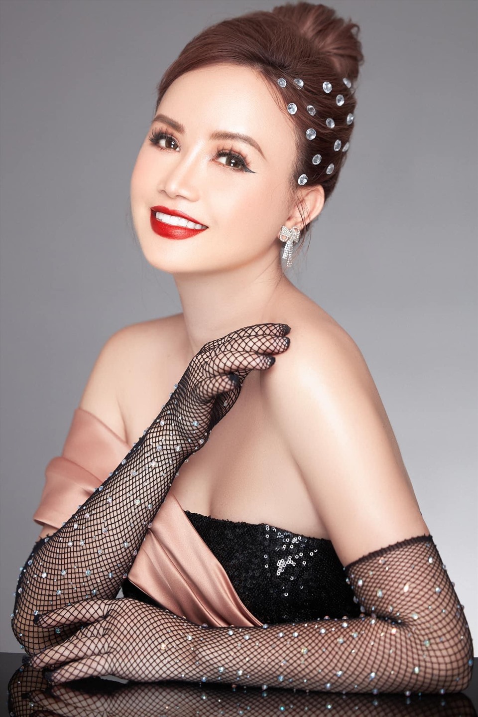 gioi-thieu-chung-ve-dien-vien-hoang-yen