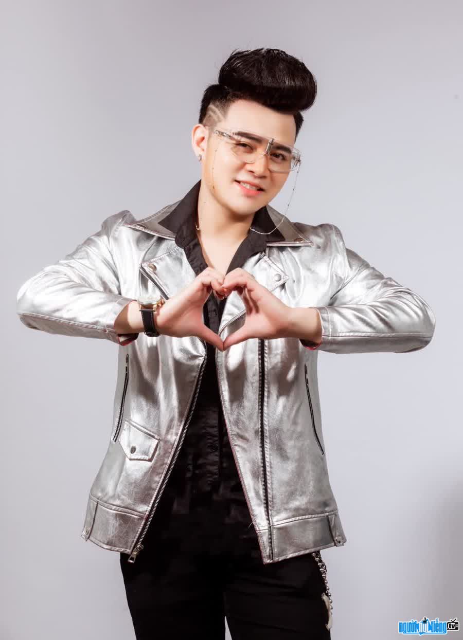 gioi-thieu-ve-ca-si-vu-tuan-hung