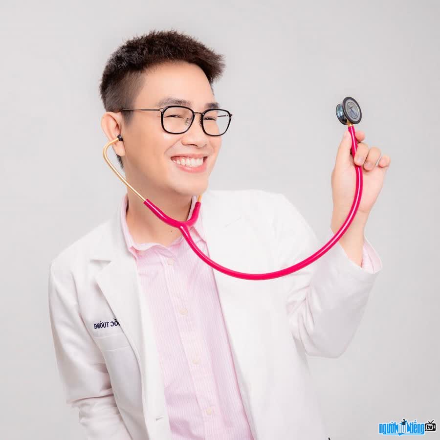 hoang-quoc-tuong-dr-chuot-tong-quan-vuot-troi