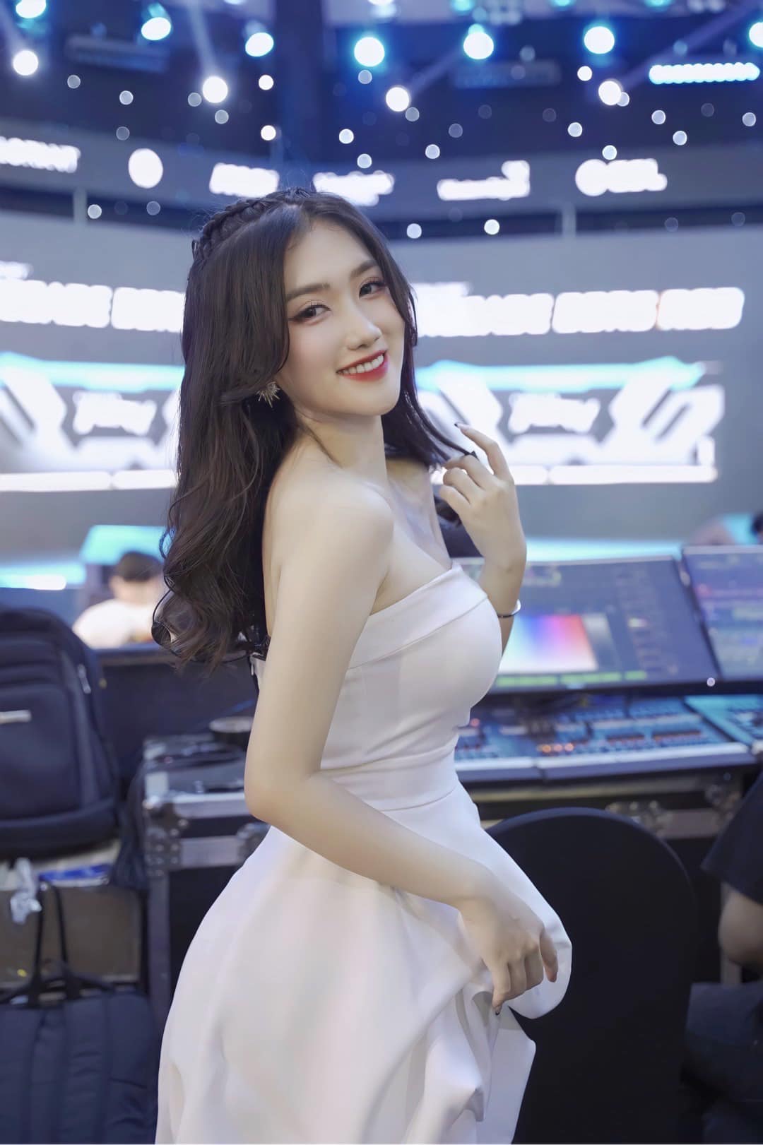 mc linh nắng - Chi tiết Sự Nghiệp và Hoạt Động