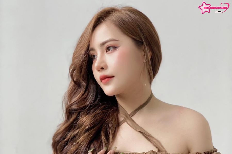 Ngân Ngân Cover - Cuộc Đời và Sự Nghiệp