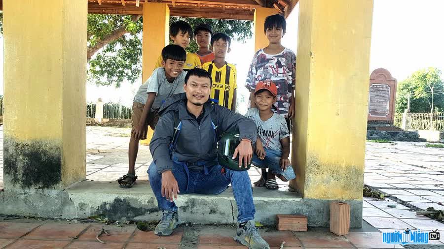 Ngô Hữu Nhân (nhân gà Vlog)