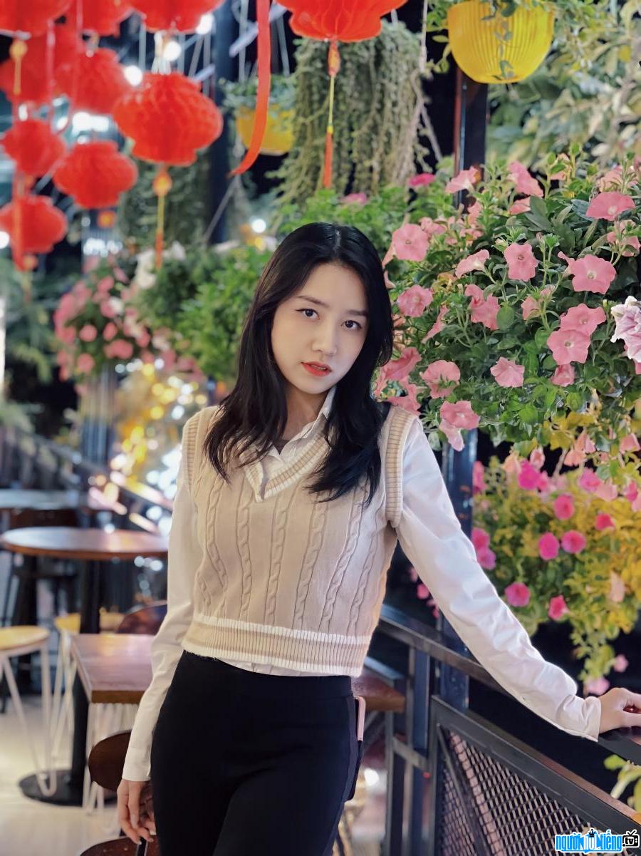 Quỳnh Moon: Cuộc Đời Và Sự Nghiệp