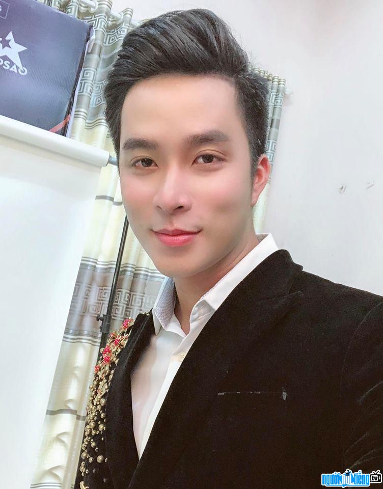 su-gioi-thieu-tong-quan-ve-ca-si-manh-dong