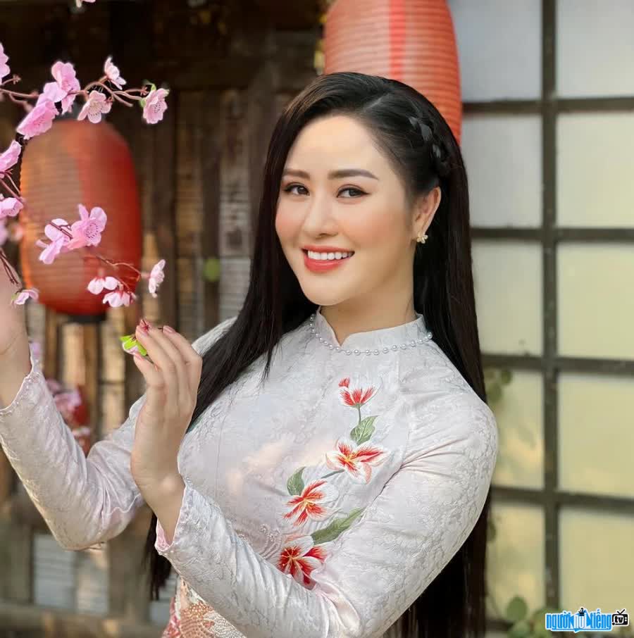 Sự Nghiệp và Cuộc Đời của Lê Thu Uyên