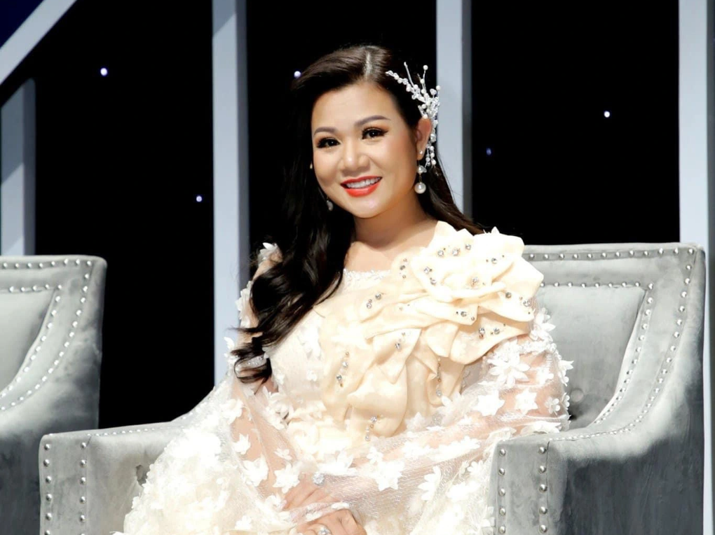 tong-quan-ve-ca-si-duong-hong-loan