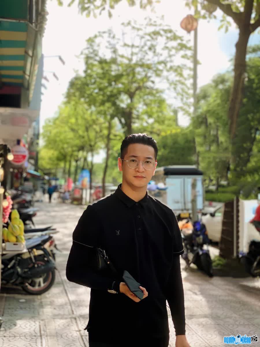 vuong-trong-tri-tong-quan-ve-nguon-goc-va-su-nghiep